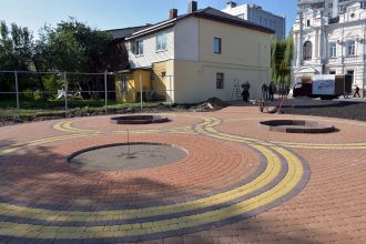 у центрах кіл будуть дерева