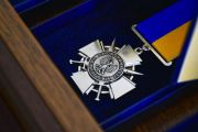 Спеціальною медаллю будуть нагороджені ще більше 500 осіб, які тримали оборону міста в найскладніший час