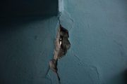 Приміщення школи №10: які тріщини видно неозброєним оком (ФОТОРЕПОРТАЖ)