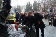 У Чернігові відбулася церемонія покладання квітів до пам'ятника "Героям Чорнобиля"