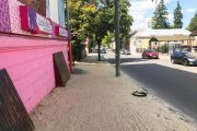 Ну вул. Мстиславській завершують вкладати тротуар. ФОТОРЕПОРТАЖ