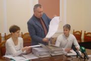 Вибір перевізників на маршрути громадського автотранспорту розпочався: сьогодні відкрили конверти претендентів