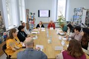 «Ідентичність, що звучить українською»: у Чернігові відбувся круглий стіл з нагоди Міжнародного дня рідної мови
