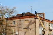 Тривають аварійно-відновлювальні роботи на місці ворожого удару по проспекту Перемоги