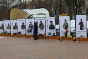 Ще 60 історій: експозицію з іменами та світлинами загиблих Захисників і Захисниць України вчергове оновили