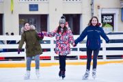 Льодова ковзанка на центральній площі Чернігова відсьогодні відкрилася для відвідувачів