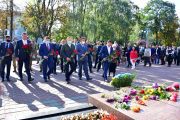 Святкування дня міста Чернігова розпочали покладанням квітів до могил воїнів-захисників Батьківщини