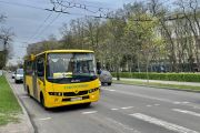 Під час поминальних днів організують додаткові автобусні маршрути, які курсуватимуть до міського кладовища "Яцево"