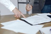 Трудовий договір: Твій пасок безпеки у світі праці