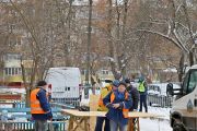 Комунальні служби продовжують ліквідацію наслідків удару безпілотника по житловому будинку в Чернігові