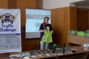 Європейська практика: у Чернігові школярів на екскурсії водитимуть у світловідбиваючих жилетах