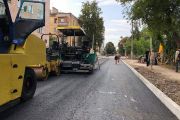 На вул.Молодчого укладають асфальт