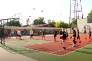 На щойно відкритому баскетбольному майданчику чернігівської школи відбулися перші загальноміські змагання