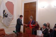 У міській раді вручили перші «Муніципальні картки чернігівця»