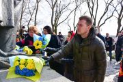 Річниця з дня народження Шевченка: чернігівці прийшли до пам’ятника Кобзареві
