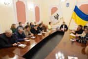 Чернігів дофінансує з власного бюджету зарплати вчителям. Скликається позачергова сесія
