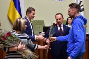 Чернігівські спортсмени та їх тренери отримали грошові винагороди від міста