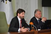 У Чернігівській міськраді презентовано книгу "Як підняти українську економіку"