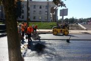 Асфальтування дороги в Чернігові по вул. Гетьмана Полуботка триває (ФОТОРЕПОРТАЖ)