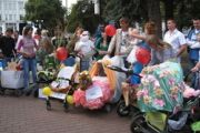 Уперше у Чернігові пройшов парад дитячих візочків