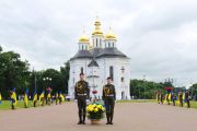 З нагоди 25-ї річниці Конституції України відбулося покладання квітів до Пам'ятного знаку Борцям за волю і незалежність України