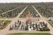 На період поминальних днів збільшать кількість громадського транспорту, що курсуватиме до міського кладовища «Яцево»