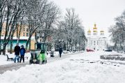 Наслідки снігопаду у Чернігові ліквідовували більше 350 комунальників та майже 60 одиниць техніки