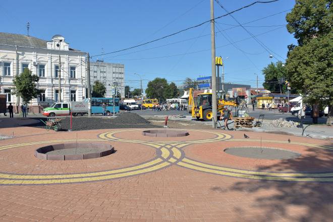 у центрах кіл будуть дерева