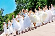 У Чернігові готуються до весільного параду