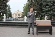 Зустріч з молоддю біля фонтану
