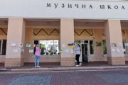 Прикрасили місто малюнками-оберегами та влаштували розважальну програму для малечі. День захисту дітей у Чернігові