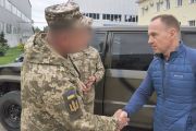 Владислав Атрошенко передав військовим техніку: автівки, дрони, автономну лазню
