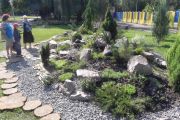 Клумба – альпінарій від комунальників прикрасила міський парк