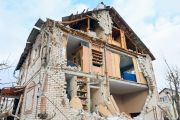 Чернігівці, будинки яких постраждали від ракетних ударів 3 січня, почали отримувати матеріальну допомогу з міського бюджету