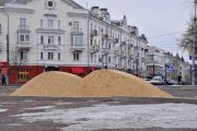 У Чернігові вже встановлюють міську льодову ковзанку
