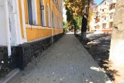 На вулиці Мстиславській та Родимцева відремонтували тротуари