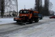 Дороги в Чернігові чистяться від снігу згідно графіків. Техніка і люди працюють у 2 зміни