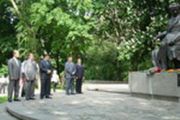 "От де, люде, наша слава, слава України!"