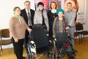 Громадські організації Чернігова отримали реабілітаційне обладнання для інвалідів від канадських волонтерів