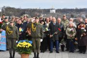 У Чернігові покладанням квітів та хвилиною мовчання вшанували загиблих у роки Другої світової війни