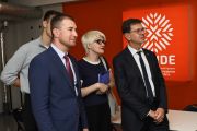 Посол Швейцарії в Україні Фелікс Бауманн дивився як триває відновлення чернігівських шкіл