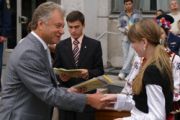 Подарунок до свята - паспорт громадянина України
