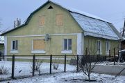 Наслідки падіння уламків ракети у Чернігові: пошкоджено 23 приватних будинків, багатоповерхівку, чотири магазини