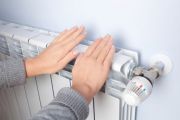 Коли в будинку включать опалення - залежить від своєчасної сплати за тепло