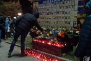 Чернігівці зібралися біля стели Небесної Сотні в день трьохріччя початку Революції Гідності (ВІДЕО)