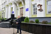 У Чернігові відкрили пам'ятний барельєф з погруддям колишнього міського голови Василя Хижнякова