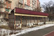 На вул. Шевченка, у районі Чернігівської політехніки, демонтують великогабаритний МАФ