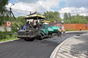Дістатися до міського пляжу можна новозбудованою дорогою по вулиці Береговій