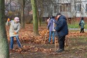 Підготовка до зими: КП «ЖЕК-10» прибирає прибудинкові території та запрошує працівників до команди