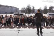 Відомі люди відвідують Чернігів і фіксують злочини російської армії, щоб донести їх світу